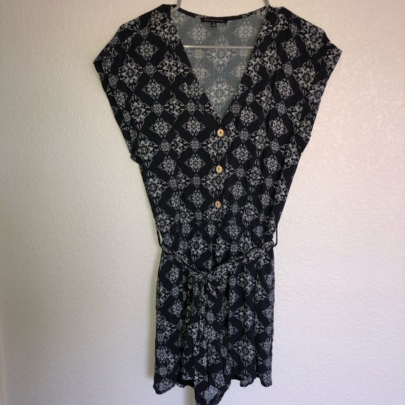 Staccato Floral Romper - Picture 2 of 7